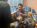 Прихожане Покровского кафедрального собора города Шахты посетили Комплексный социальный центр с подарками