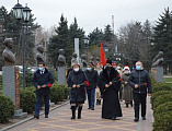 Благочинный приходов Нижнедонского округа принял участие в церемонии возложения цветов, посвященной Дню неизвестного солдата