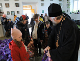 Преосвященнейший епископ Симон с гуманитарной помощью посетил нуждающихся жителей отдаленных населенных пунктов Верхнедонского и Шолоховского округов Ростовской области