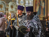Епископ Симон совершил утреню Великой пятницы с чтением двенадцати Страстных Евангелий