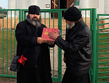 Настоятель Смоленского храма станицы Шумилинской иерей Александр Туховский посетил станицу Вешенскую и станицу Еланскую с благотворительной акцией