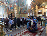 Праздник Благовещения Пресвятой Богородицы собрал многочисленных верующих города Шахты на богослужение в Покровском кафедральном соборе