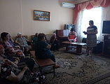 В Социально-реабилитационном отделении для пожилых людей и инвалидов пос. Каменоломни состоялся час духовного общения «Три Спаса в августе – история, традиции»
