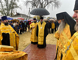 Преосвященнейший епископ Симон совершил чин освящения поклонного креста в поселке Индустриальном Кашарского района