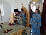В престольный день Преосвященнейший епископ Симон совершил Божественную литургию в храме Державной иконы Божией Матери города Донецка
