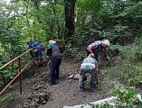 Прихожане храма Архангела Михаила и местные жители провели субботник на Святом источнике в хуторе Чигиринка