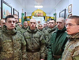 Иеромонах Николай (Наметышев) вместе с воинами 150-мотострелковой дивизии совершил молебен о восстановлении мира
