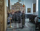 Епископ Симон совершил утреню Великой субботы с чином погребения плащаницы