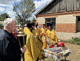 В слободе Терновая Миллеровкого района освятили памятный крест на месте разрушенного храма