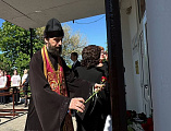 Благочинный приходов Нижнедонского округа принял участие в торжественном открытии мемориальной доски герою России Сергею Полякову