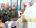 Иеромонах Николай (Наметышев) вместе с воинами 150-мотострелковой дивизии совершил молебен о восстановлении мира