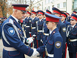На площади Покровского кафедрального собора города Шахты прошло построение лучшего кадетского корпуса в России по случаю торжественной церемонии присяги и вручения первых погон молодым кадетам