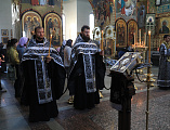 Епископ Симон совершил утреню Великого Пятка с чтением двенадцати Страстных Евангелий