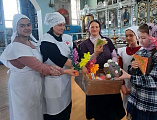 Пасхальная радость — защитникам: воспитанники воскресной школы «Благовест» передали письма и подарки бойцам СВО