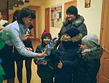 В день Святого Рождества детям из нуждающихся семей вручены подарки в Покровском соборе города Шахты