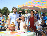 IV епархиальный фестиваля семей, посвященный Дню семьи, любви и верности прошел на Соборной площади в городе Шахты
