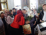 Настоятель храма свт. Николая х. Гуково протоиерей Виктор Ольховатов поздравил всех православных женщин с днем святых жен-мироносиц