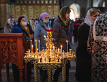 «Каждая душа призывается в храм к Богу, чтобы устроить духовную весну и растопить греховный лед». Епископ Симон совершил вечерню с чином прощения в Покровском кафедральном соборе г. Шахты