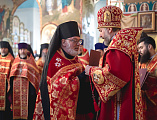 Праздник Светлого Христова Воскресения в Покровском кафедральном соборе города Шахты продолжился великой пасхальной вечерней