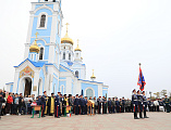На площади Покровского кафедрального собора города Шахты прошло построение лучшего кадетского корпуса в России по случаю торжественной церемонии присяги и вручения первых погон молодым кадетам
