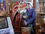 Настоятель храма свт. Николая х. Гуково протоиерей Виктор Ольховатов поздравил всех православных женщин с днем святых жен-мироносиц