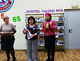 С 75-летием центральной городской библиотеки г. Новошахтинска поздравила сотрудников помощник благочинного Новошахтинского округа