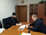 Протоиерей Сергий Яценко провел рабочую встречу с директором Департамента труда и социального развития Администрации г. Шахты