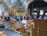 В Неделю Всех святых, в земле Российской просиявших, Преосвященнейший епископ Симон возглавил воскресное богослужение и возвел в сан иеромонаха иеродиакона Амвросия (Склярова)