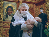 Преосвященнейший епископ Симон совершил таинство Крещения над новорожденным младенцем настоятеля Покровского кафедрального собора г. Шахты