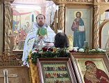 Прихожане храма Донской иконы Богородицы г. Новошахтинска поздравили протоиерея Романа Амплеева с 18-й годовщиной иерейской хиротонии