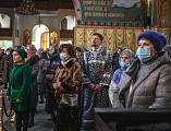 «Каждая душа призывается в храм к Богу, чтобы устроить духовную весну и растопить греховный лед». Епископ Симон совершил вечерню с чином прощения в Покровском кафедральном соборе г. Шахты