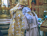 В день своего рождения правящий архиерей Шахтинской епархии Преосвященнейший епископ Симон совершил Божественную литургию в Покровском кафедральном соборе города Шахты