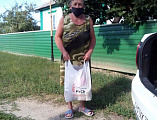 Иерей Антоний Бережной и добровольцы доставили и раздали продукты питания пожилым жителям с. Маньково и с. Кутейниково
