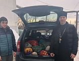 По благословению Преосвященнейшего епископа Симона, духовенство Донецкого округа собрало продукты питания на нужды Донской духовной семинарии