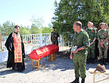 Благочинный Верхнедонского округа иерей Роман Митяшин принял участие в перезахоронении воинов, погибших в годы Великой Отечественной войны