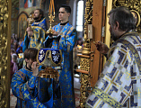 Праздник Благовещения Пресвятой Богородицы собрал многочисленных верующих города Шахты на богослужение в Покровском кафедральном соборе