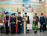 Принятых в казаки пятиклассников школы № 23 напутствовал духовник шахтинских кадет иерей Евгений Поцелуев