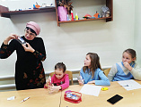 В воскресной школе при храме Архистратига Михаила прошел мастер-класс по рисованию витражными красками