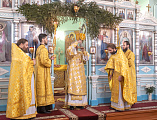 Преосвященнейший епископ Симон совершил воскресную Божественную литургию в храме Архистратига Михаила поселка Каменоломни
