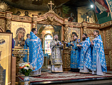 Праздник Благовещения Пресвятой Богородицы собрал многочисленных верующих города Шахты на богослужение в Покровском кафедральном соборе