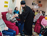 Протоиерей Сергий Яценко посетил центр социального обслуживания граждан