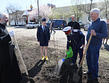 Епископ Симон принял участие в весеннем Дне древонасаждения в городе Миллерово