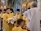 Преосвященнейший епископ Симон в день своего рождения возглавил Божественную литургию в Покровском кафедральном соборе города Шахты