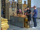 В Покровском кафедральном соборе г. Шахты состоялась встреча выпускников школ города с настоятелем храма и благочинным Александровск-Грушевского округа
