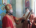 Правящий архиерей Шахтинской епархии Преосвященнейший епископ Симон возглавил Божественную литургию в храме великомученика Георгия Победоносца Киреевского епархиального подворья