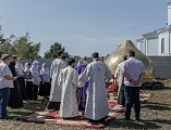 Преосвященнейший епископ Симон совершил чин освящения купола и креста для храма святых Веры, Надежды, Любови и матери их Софии