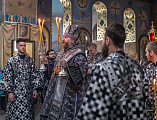 Преосвященнейший епископ Симон совершил утреню Великой субботы с чином погребения плащаницы