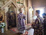 В день особого поминовения усопших епископ Симон совершил Божественную литургию и панихиду в храме в честь Всех святых, в земле Русской просиявших, г. Каменск-Шахтинский