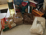 300 продуктовых наборов для вынужденных переселенцев сформированы и розданы в г. Миллерово