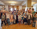 Поездкой в Шахтинский драматический театр начали новый учебный год воспитанники учебного театра «Воскресение» прихода храма великомученика и целителя Пантелеимона г. Гуково